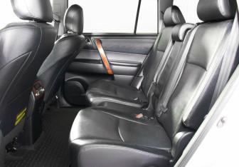 Подержанный автомобиль Toyota Highlander 2012 года (13 фото)