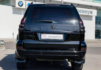 Подержанный автомобиль Toyota Land Cruiser Prado 2006 года (6 фото)