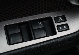 Подержанный автомобиль Nissan Tiida Hatchback 2012 года (13 фото)