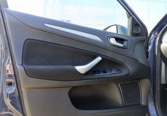 Подержанный автомобиль Ford Mondeo Sedan 2010 года (16 фото)