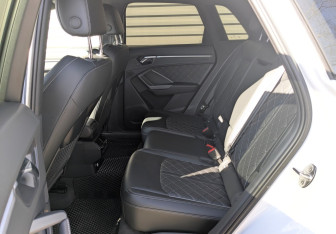Подержанный автомобиль Audi Q3 2025 года (12 фото)