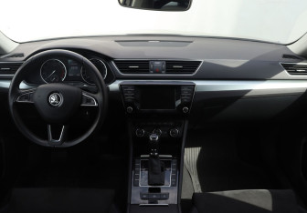 Подержанный автомобиль Skoda Superb Liftback 2015 года (14 фото)