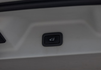 Подержанный автомобиль Land Rover Range Rover 2014 года (24 фото)