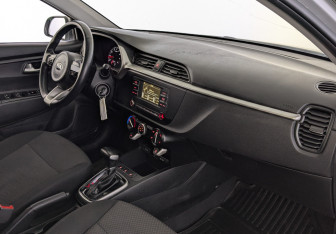 Подержанный автомобиль Kia Rio Hatchback 2021 года (11 фото)