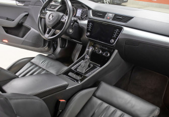 Подержанный автомобиль Skoda Superb Liftback 2019 года (11 фото)