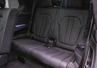 Подержанный автомобиль BMW X7 2021 года (10 фото)
