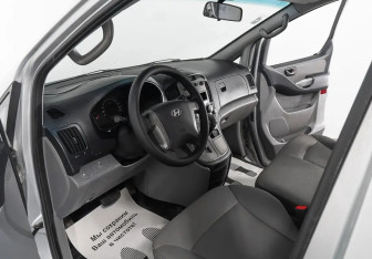 Подержанный автомобиль Hyundai Grand Starex 2009 года (6 фото)