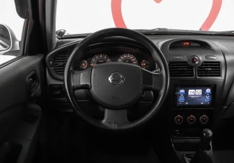 Подержанный автомобиль Nissan Almera Classic 2007 года (10 фото)