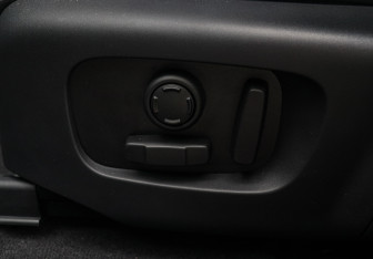 Подержанный автомобиль Land Rover Range Rover Evoque 2024 года (18 фото)