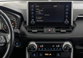 Подержанный автомобиль Toyota RAV4 2020 года (17 фото)