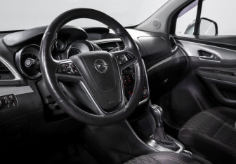 Подержанный автомобиль Opel Mokka 2015 года (14 фото)