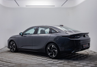 Подержанный автомобиль Changan Lamore 2024 года (7 фото)