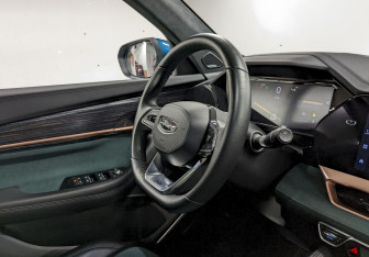 Подержанный автомобиль Geely Monjaro 2023 года (25 фото)