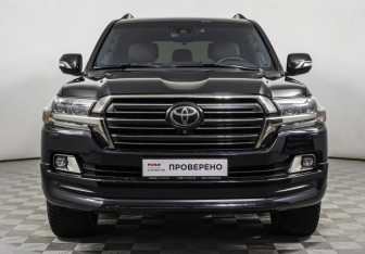 Подержанный автомобиль Toyota Land Cruiser Suv 2018 года (2 фото)