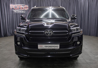 Подержанный автомобиль Toyota Land Cruiser Suv 2020 года (2 фото)