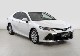 Подержанный автомобиль Toyota Camry Sedan 2021 года (3 фото)