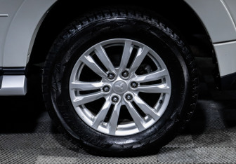 Подержанный автомобиль Mitsubishi Pajero 2015 года (15 фото)