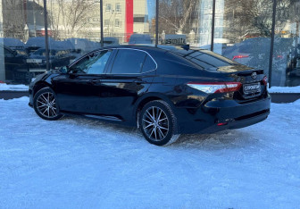 Подержанный автомобиль Toyota Camry Sedan 2021 года (6 фото)