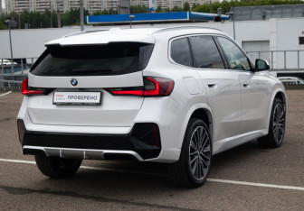 Подержанный автомобиль BMW X1 2024 года (5 фото)