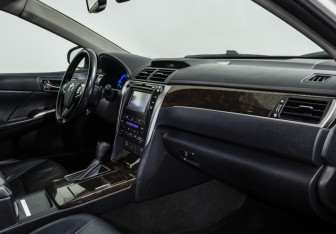 Подержанный автомобиль Toyota Camry Sedan 2018 года (9 фото)
