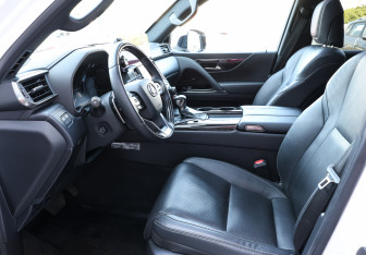 Подержанный автомобиль Lexus LX 2022 года (16 фото)