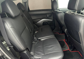 Подержанный автомобиль Mitsubishi Outlander 2008 года (14 фото)