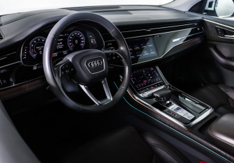 Подержанный автомобиль Audi Q8 2019 года (15 фото)