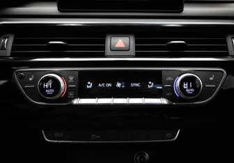 Подержанный автомобиль Audi A4 Sedan 2017 года (19 фото)