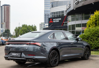 Подержанный автомобиль Geely Preface 2024 года (4 фото)