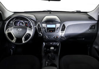 Подержанный автомобиль Hyundai ix35 2013 года (13 фото)