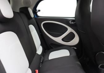 Подержанный автомобиль Smart Forfour 2016 года (21 фото)