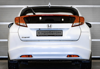 Подержанный автомобиль Honda Civic Hatchback 2013 года (5 фото)