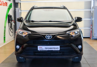 Подержанный автомобиль Toyota RAV4 2018 года (2 фото)
