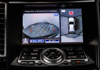Подержанный автомобиль Infiniti QX70 2014 года (18 фото)