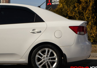 Подержанный автомобиль Kia Cerato Sedan 2011 года (21 фото)