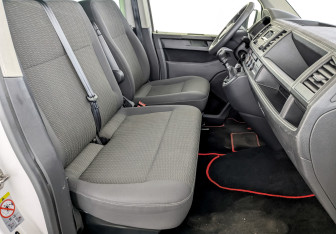 Подержанный автомобиль Volkswagen Caravelle 2019 года (23 фото)