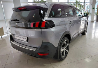 Подержанный автомобиль Peugeot 5008 Suv 2018 года (5 фото)