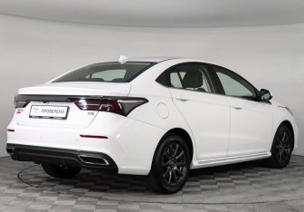 Подержанный автомобиль Omoda S5 2024 года (5 фото)