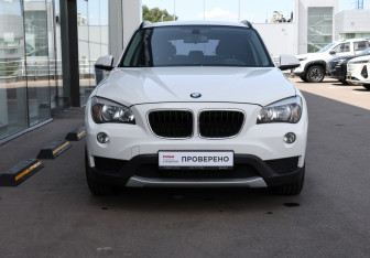 Подержанный автомобиль BMW X1 2013 года (2 фото)