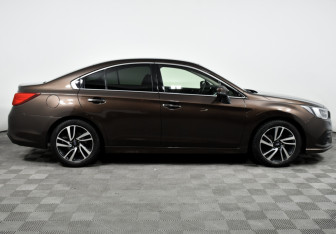 Подержанный автомобиль Subaru Legacy Sedan 2019 года (4 фото)