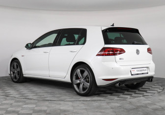 Подержанный автомобиль Volkswagen Golf GTI Hatchback 2014 года (7 фото)