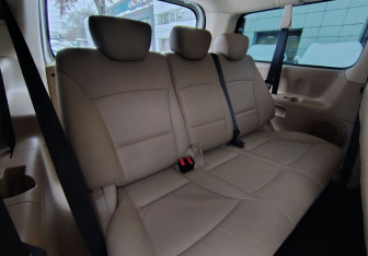 Подержанный автомобиль Hyundai H-1 2016 года (12 фото)