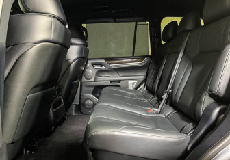 Подержанный автомобиль Lexus LX 2019 года (10 фото)