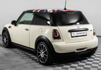 Подержанный автомобиль MINI Hatch 2011 года (7 фото)