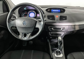 Подержанный автомобиль Renault Fluence 2013 года (12 фото)
