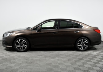 Подержанный автомобиль Subaru Legacy Sedan 2019 года (8 фото)