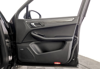 Подержанный автомобиль Porsche Macan 2015 года (25 фото)