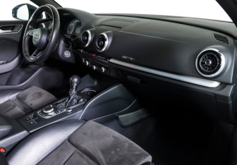 Подержанный автомобиль Audi A3 Sedan 2016 года (10 фото)