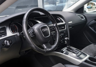 Подержанный автомобиль Audi A5 Coupe 2009 года (9 фото)