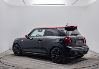 Подержанный автомобиль MINI Hatch 2020 года (7 фото)